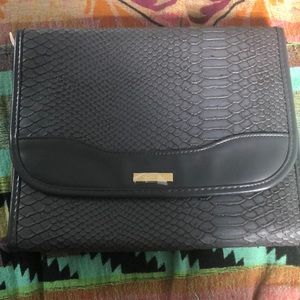 Tri-fold make up case